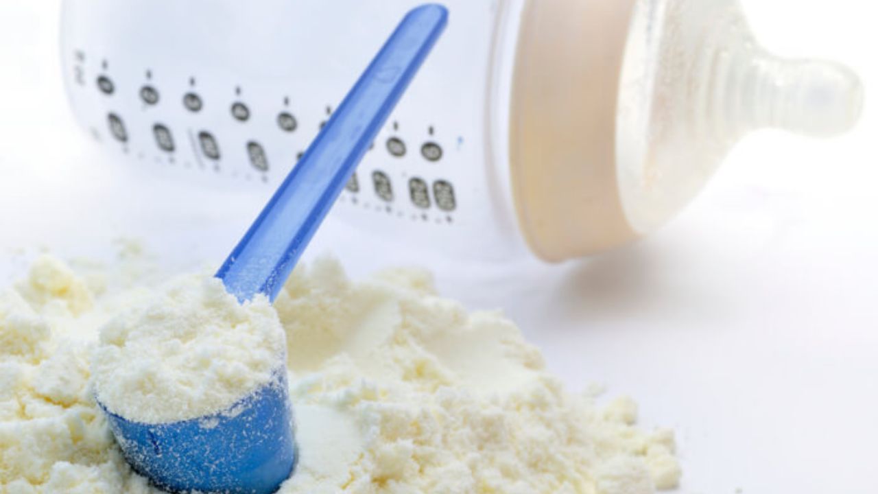 هر آنچه باید در مورد تغذیه کودک با شیر خشک بدانید