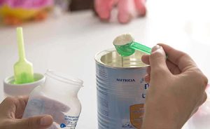 شیر خشک آپتامیل ۲ نوتریشیا مناسب شیرخوران ۶ تا ۱۲ ماه