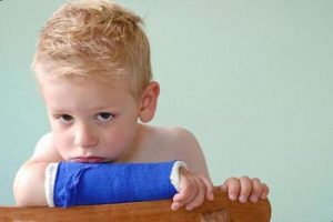 عواملی که باعث بروز پوکی استخوان در کودکان می شود